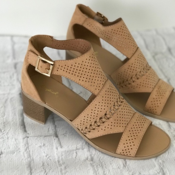 Boutique Shoes - Tan Wedges